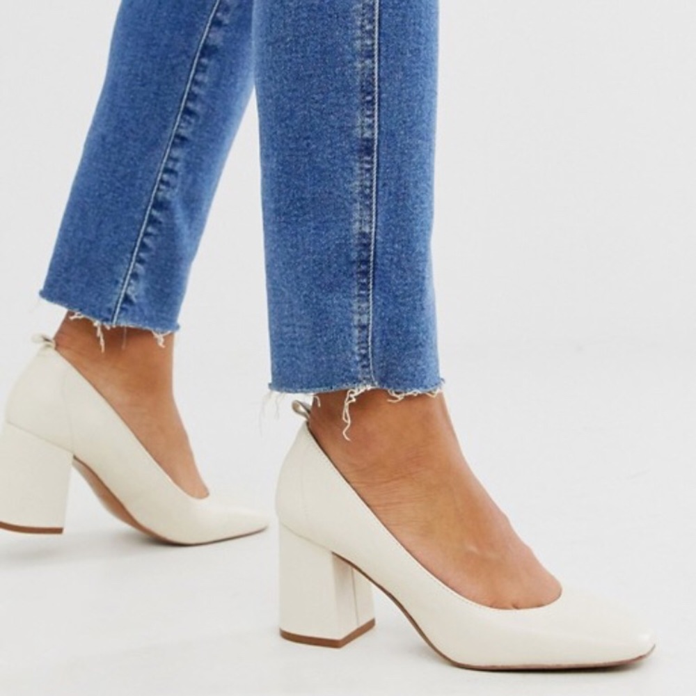 & Other Stories Round Toe Pump In Off White